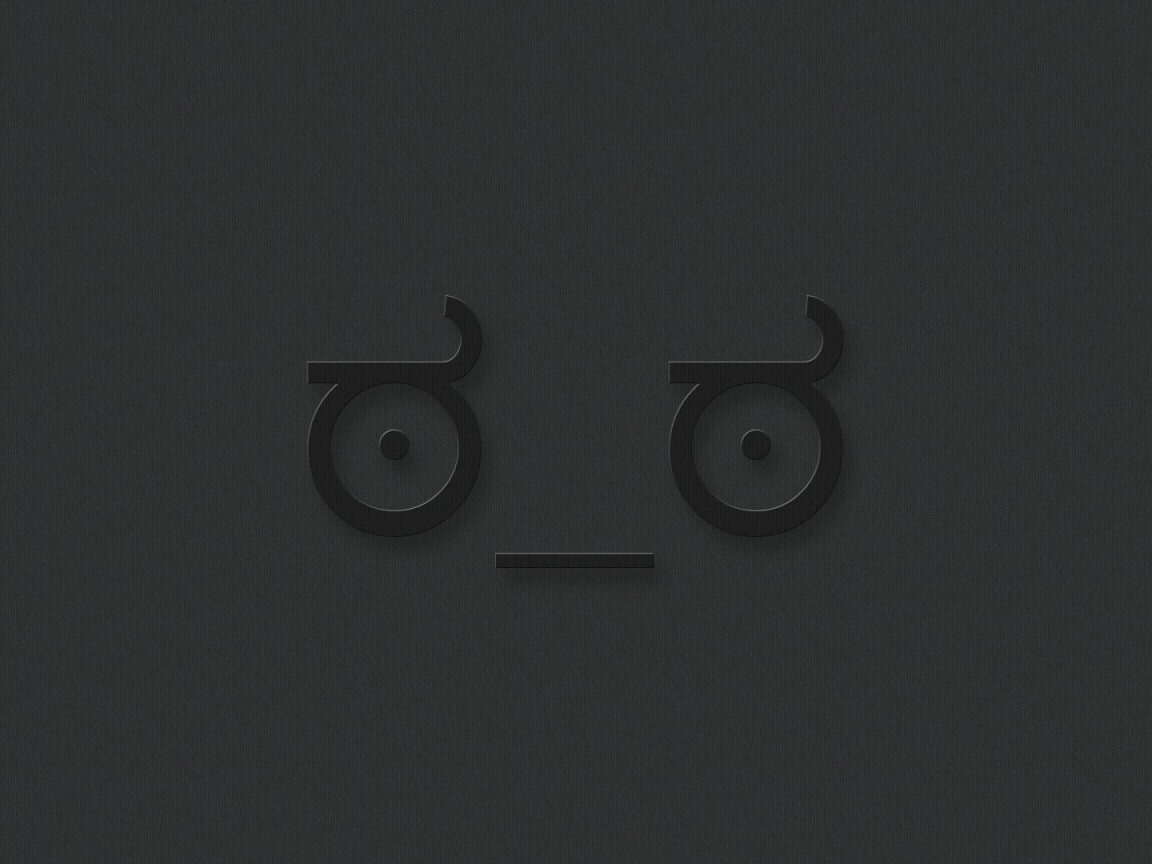 Серая мордочка на сером фоне