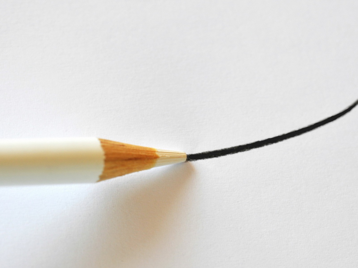 Белый карандаш рисует черную линию