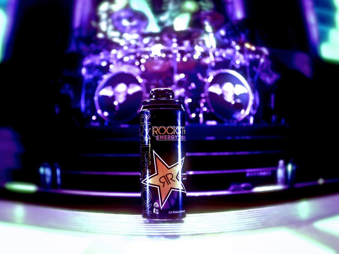 Банка с напитком Rockstar