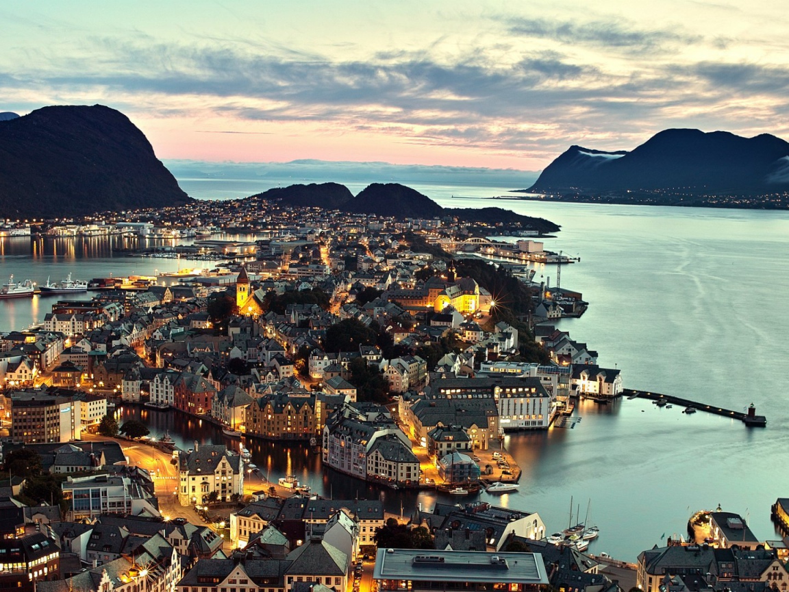 Олесунн - город на побережье, Норвегия