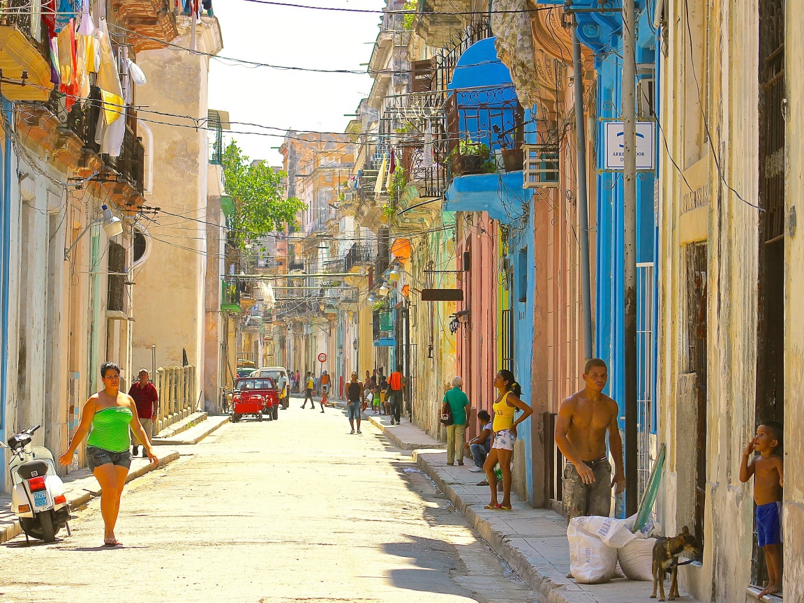 Старинные дома на улице в Гаване