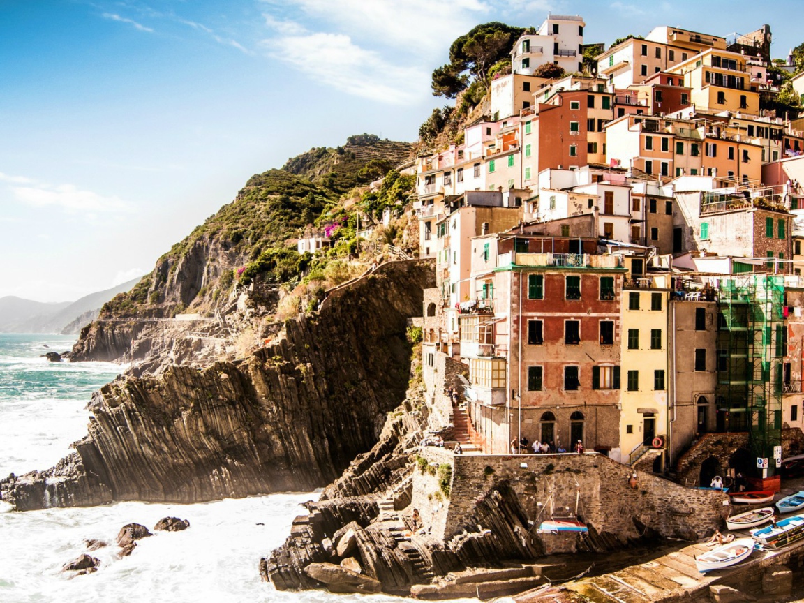 Город на берегу моря Риомаджоре, Италия