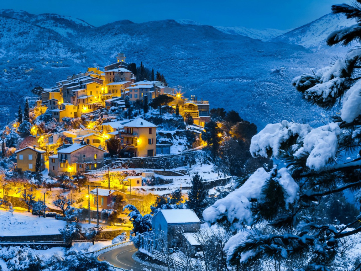 Европейский городок на холме