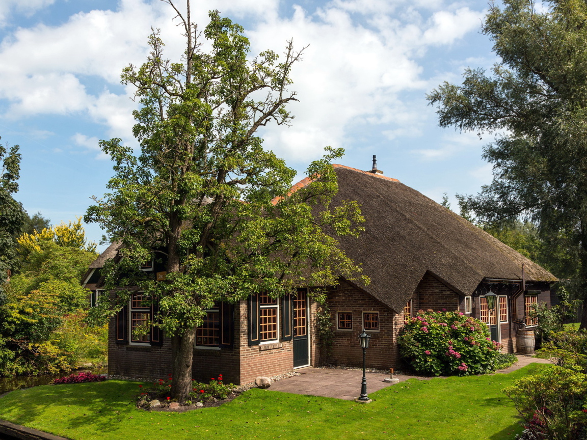 Дом с садом