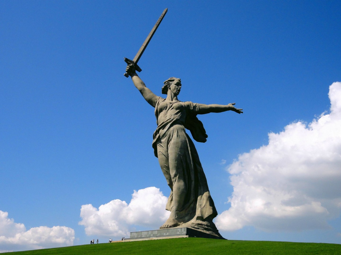 Монумент Родина-мать в Волгограде