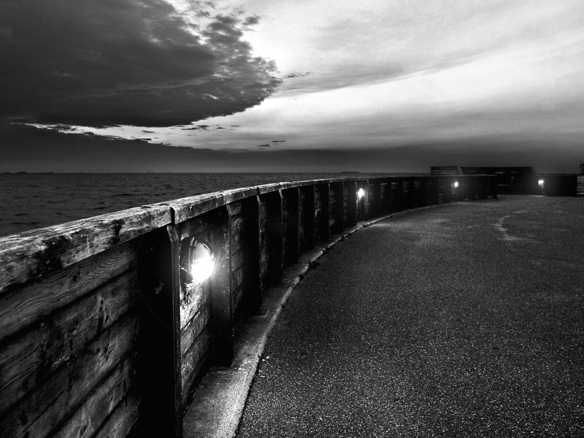 Ночные огни на набережной