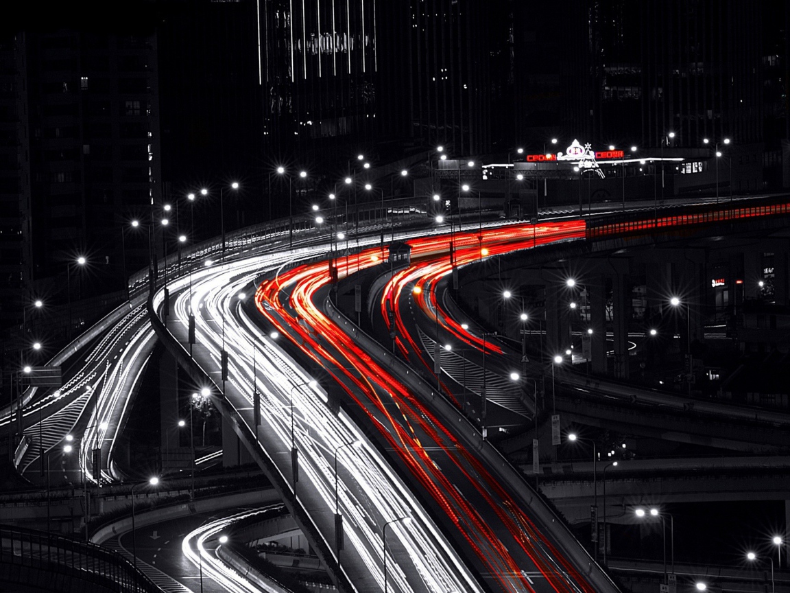 Ночное движение на мосту