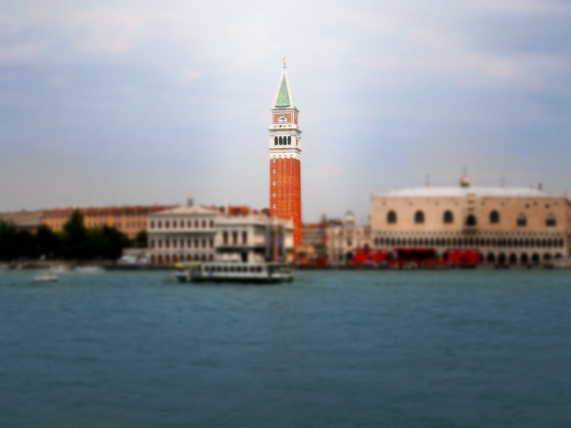 Оранжевая башня в Венеции