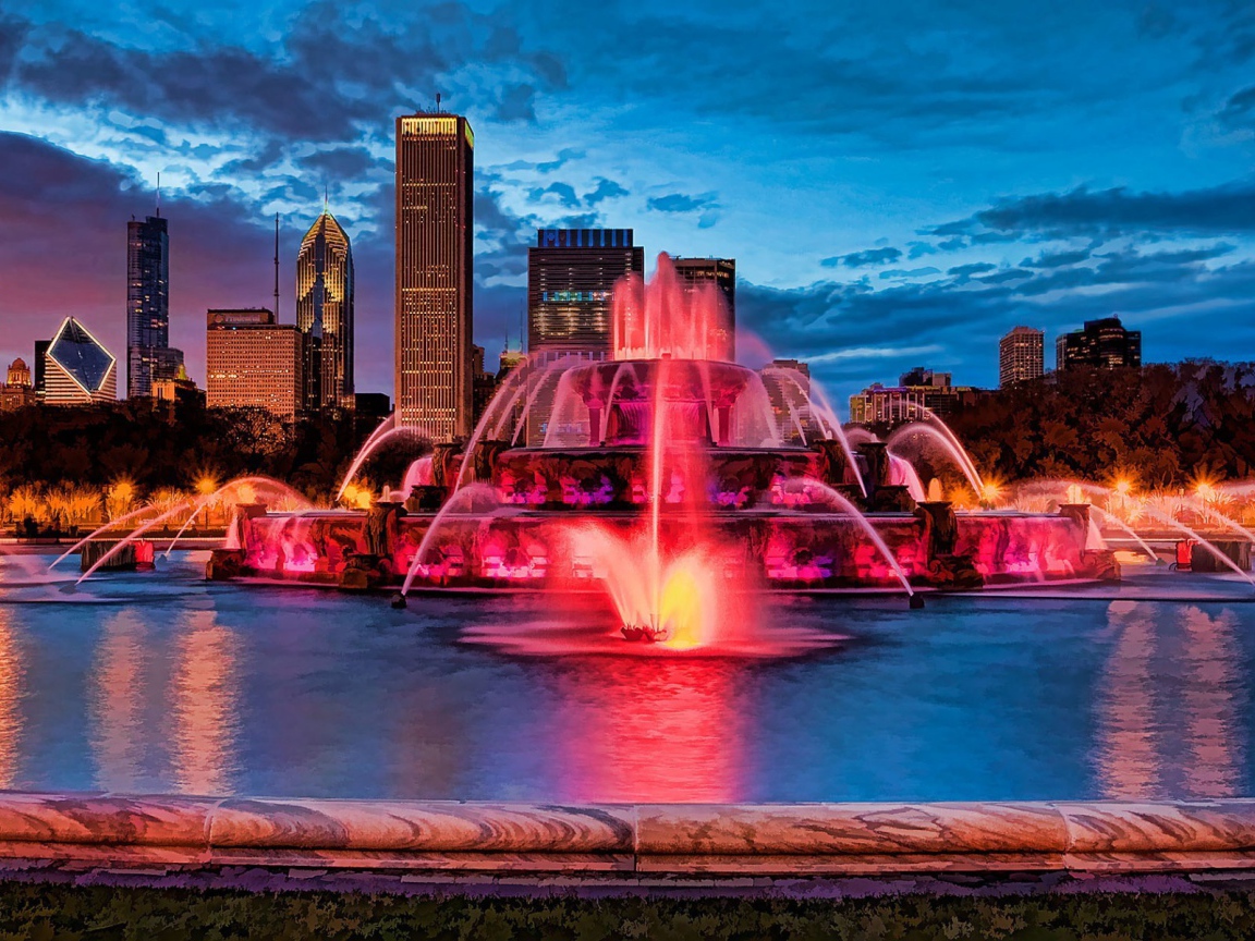 Розовая подсветка фонтана в городе