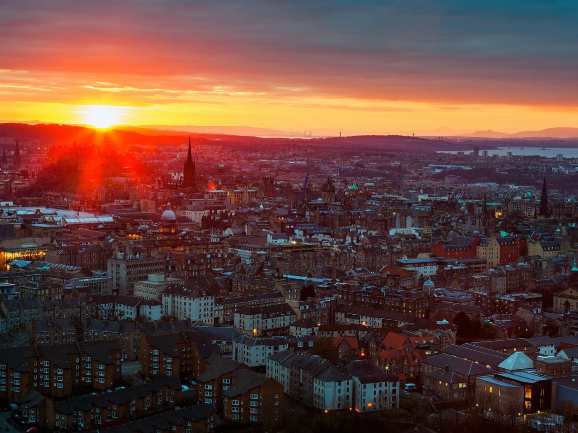 Закат в городе Эдинбург, Шотландия