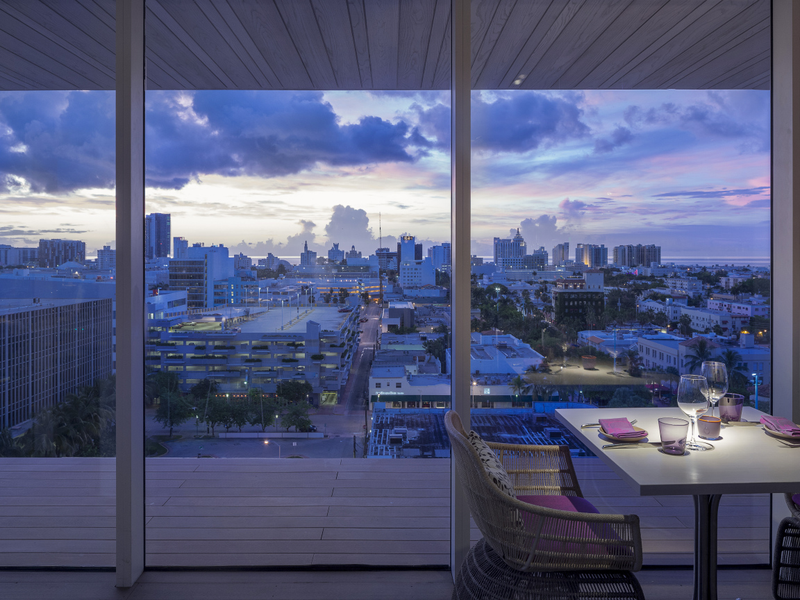 Город Майями из окна квартиры