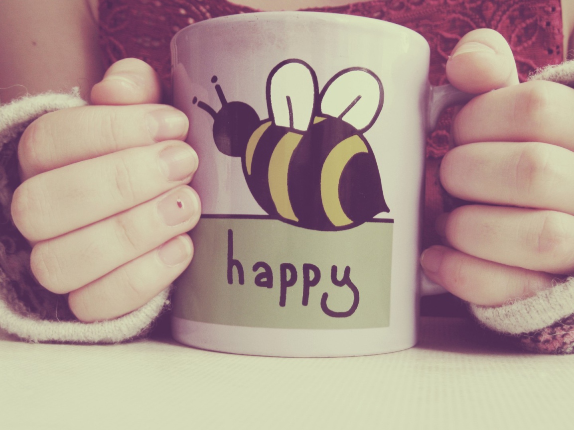 Чашка с рисунком пчелы