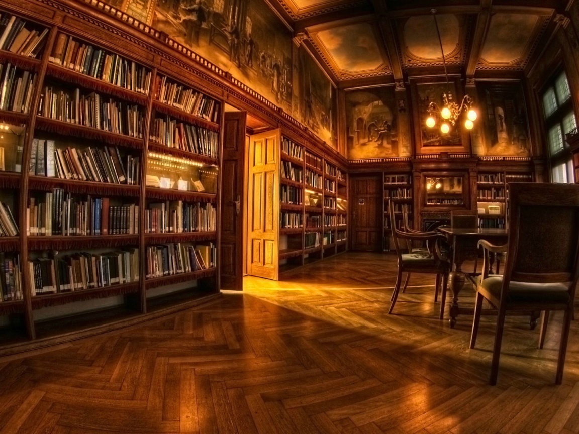 Старинная мебель в домашней библиотеке