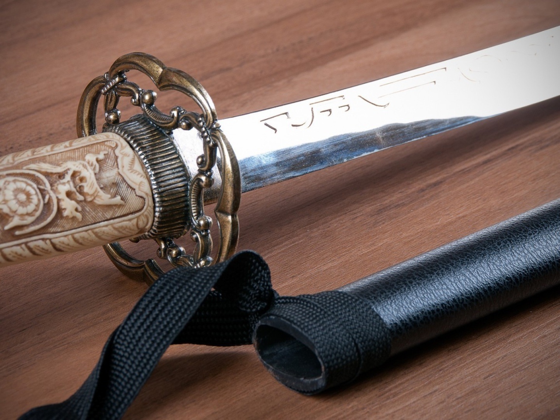 Костяная рукоять катаны