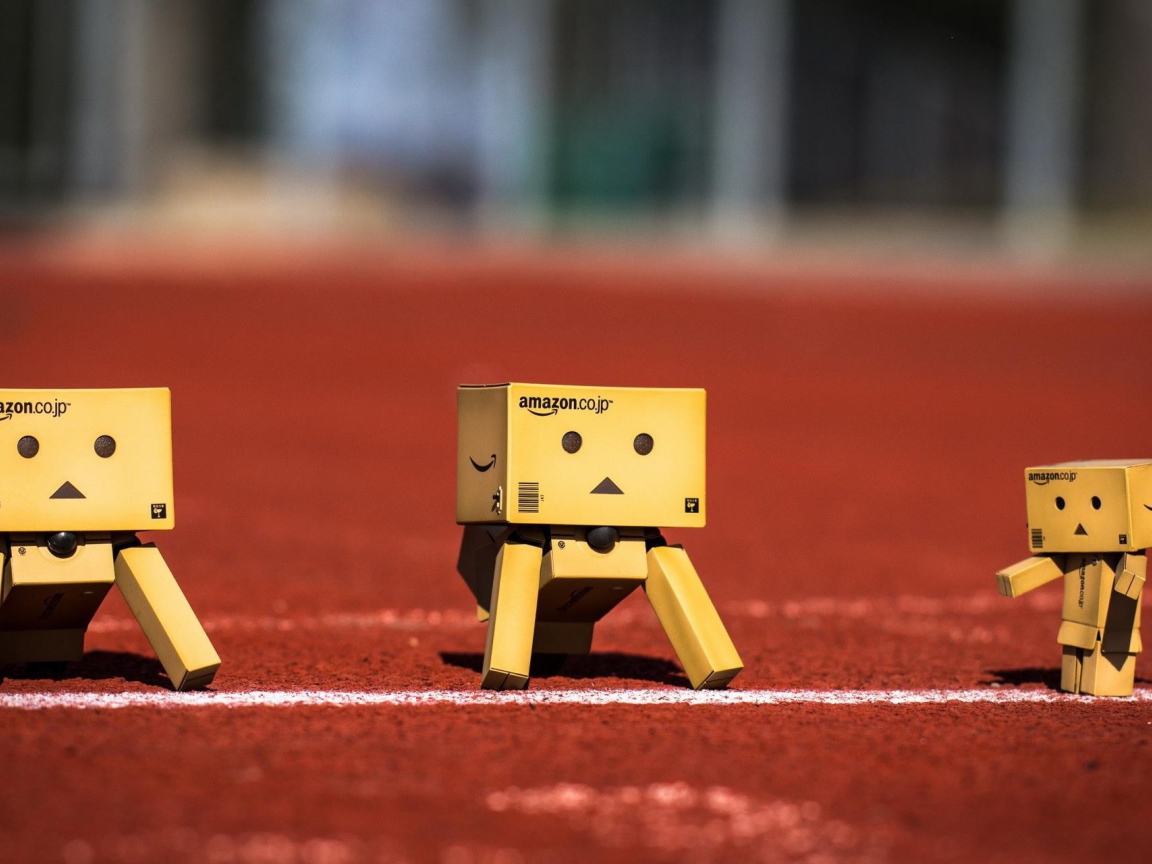 Картонные человечки на беговой дорожке