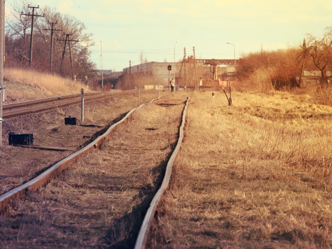 Деформированные старые рельсы