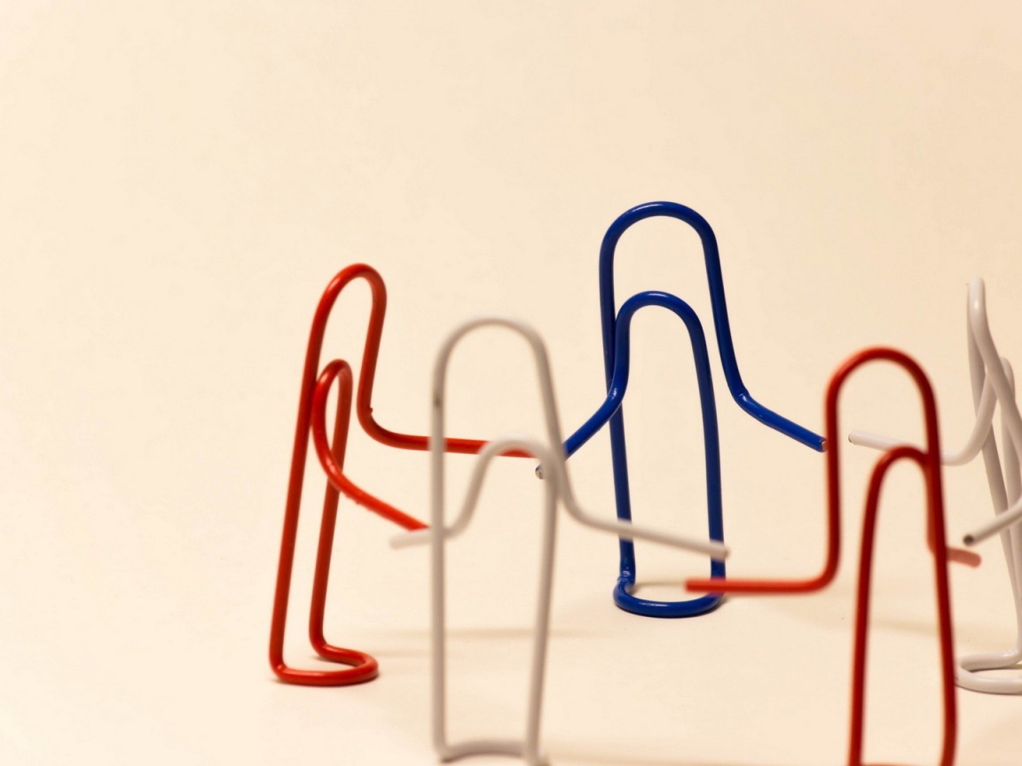 Дружба канцелярских скрепок