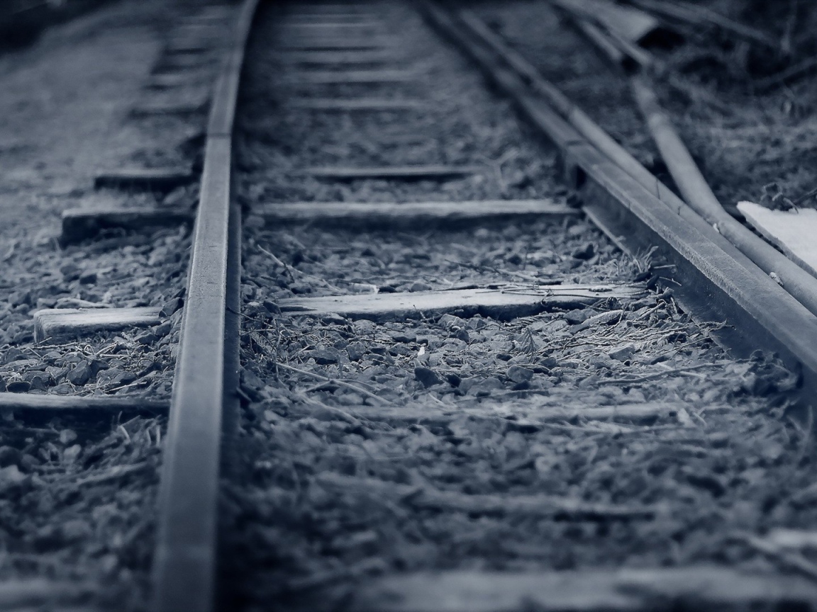 Серое фото железной дороги