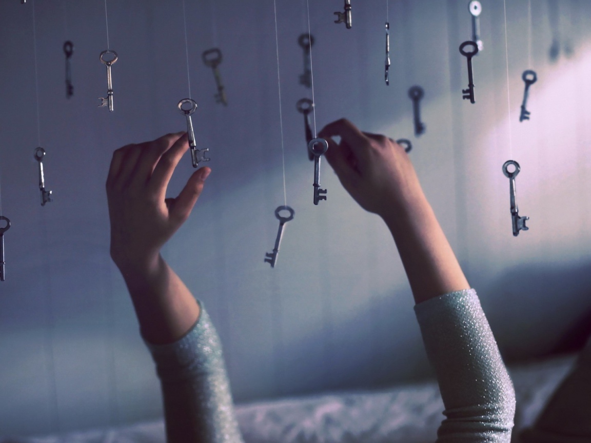 Ключи висят на нитках