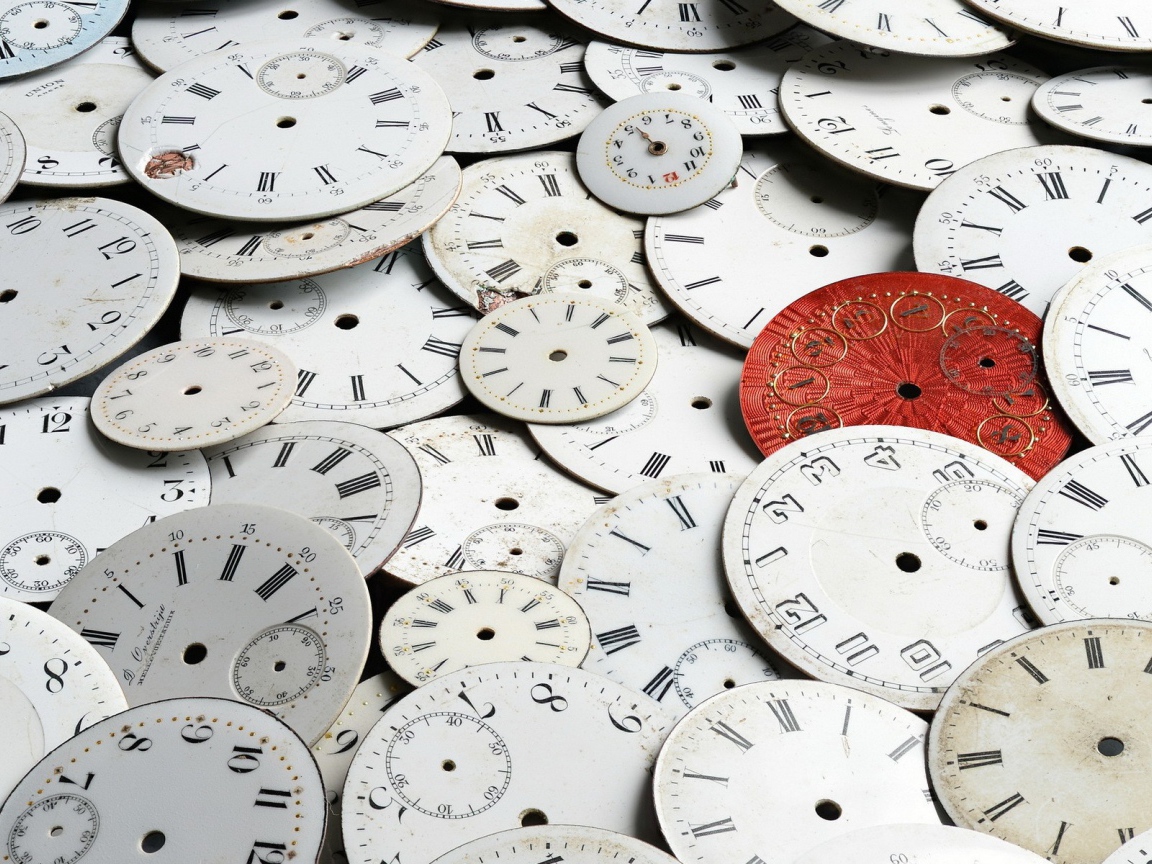 Много циферблатов для часов