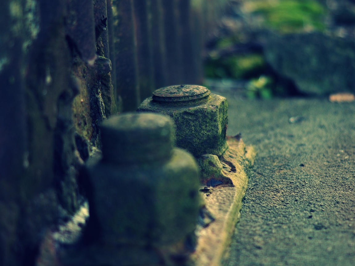 Старые ржавые гайки