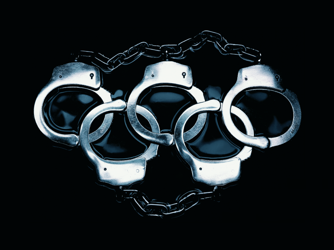 Олимпийские кольца из наручников