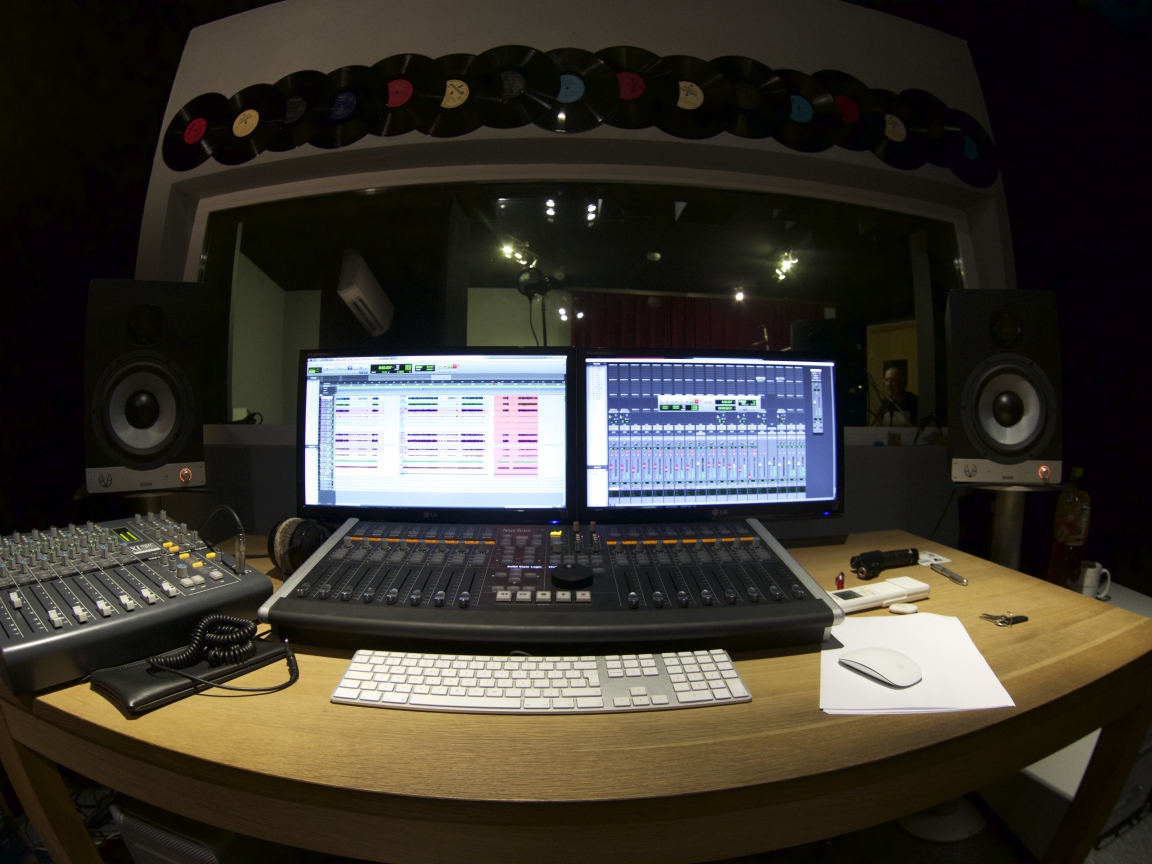 Панорамное фото студии звукозаписи