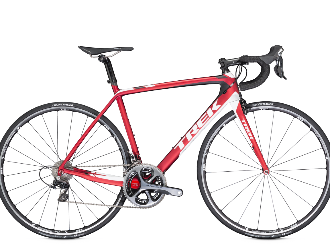 Розовый велосипед на светлом фоне