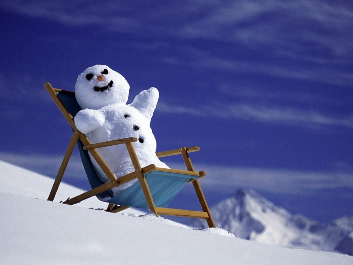 Снеговик на шезлонге