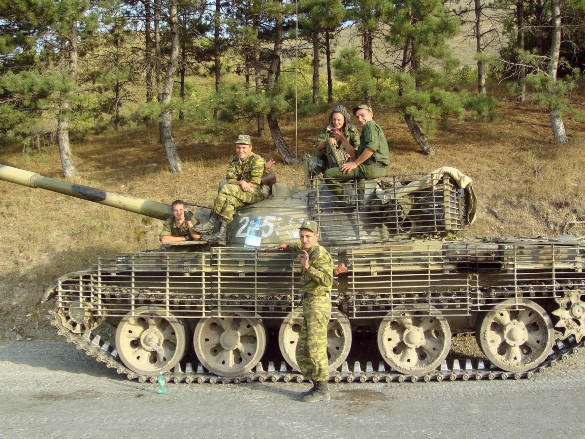 Солдаты на танке