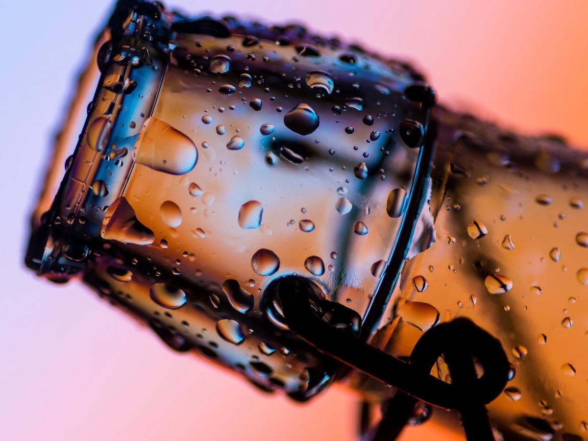 Горлышко мокрой бутылки