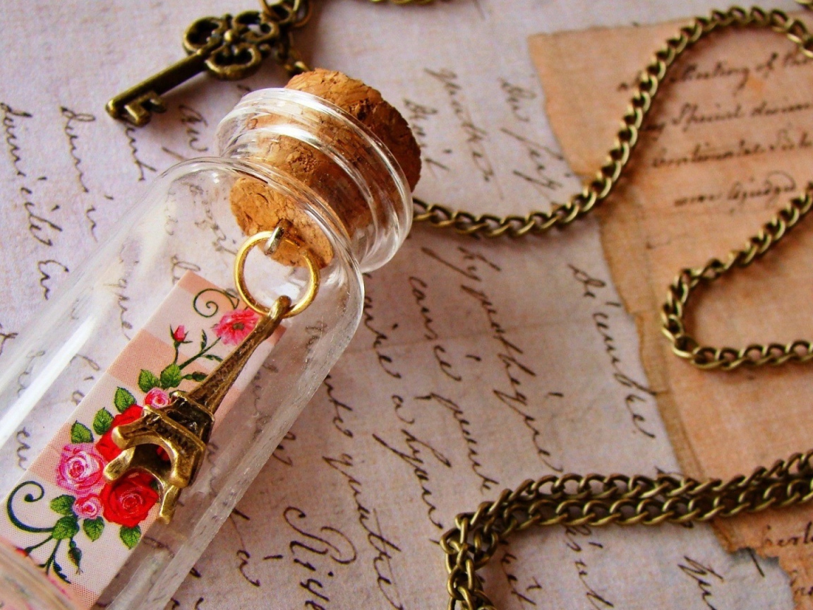 Оригинальный брелок на цепочке