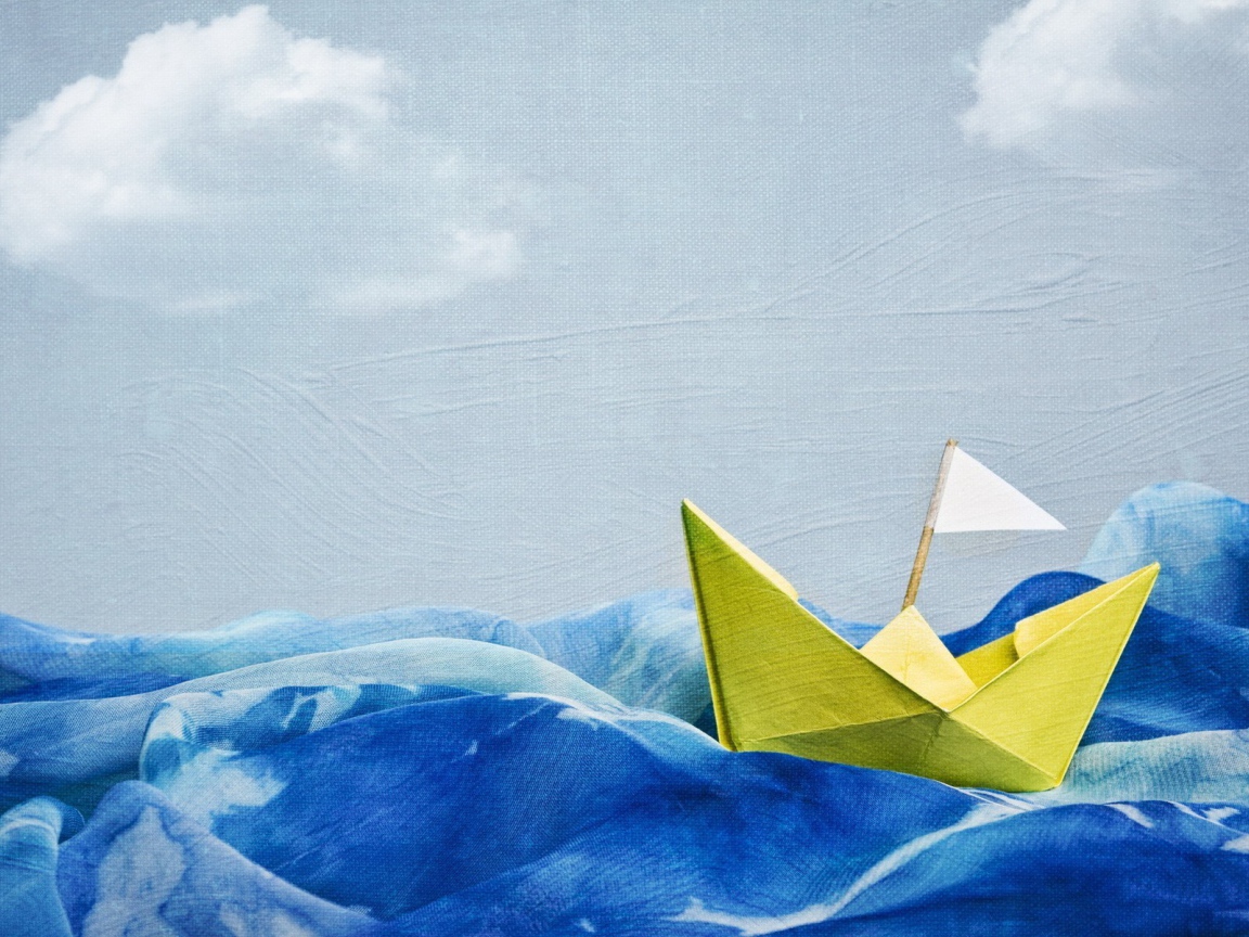 Кораблик из бумаги в море, рисунок