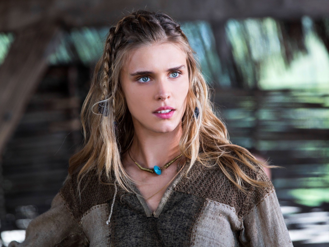 Девушка блондинка викинг