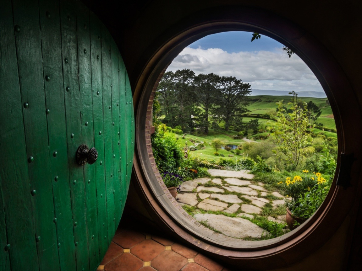 Дверь жилища хоббитов в фильме Властелин колец