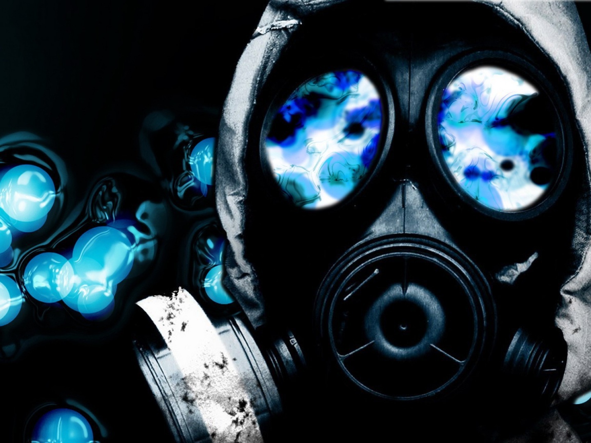 Сталкер в маске с голубыми стеклами