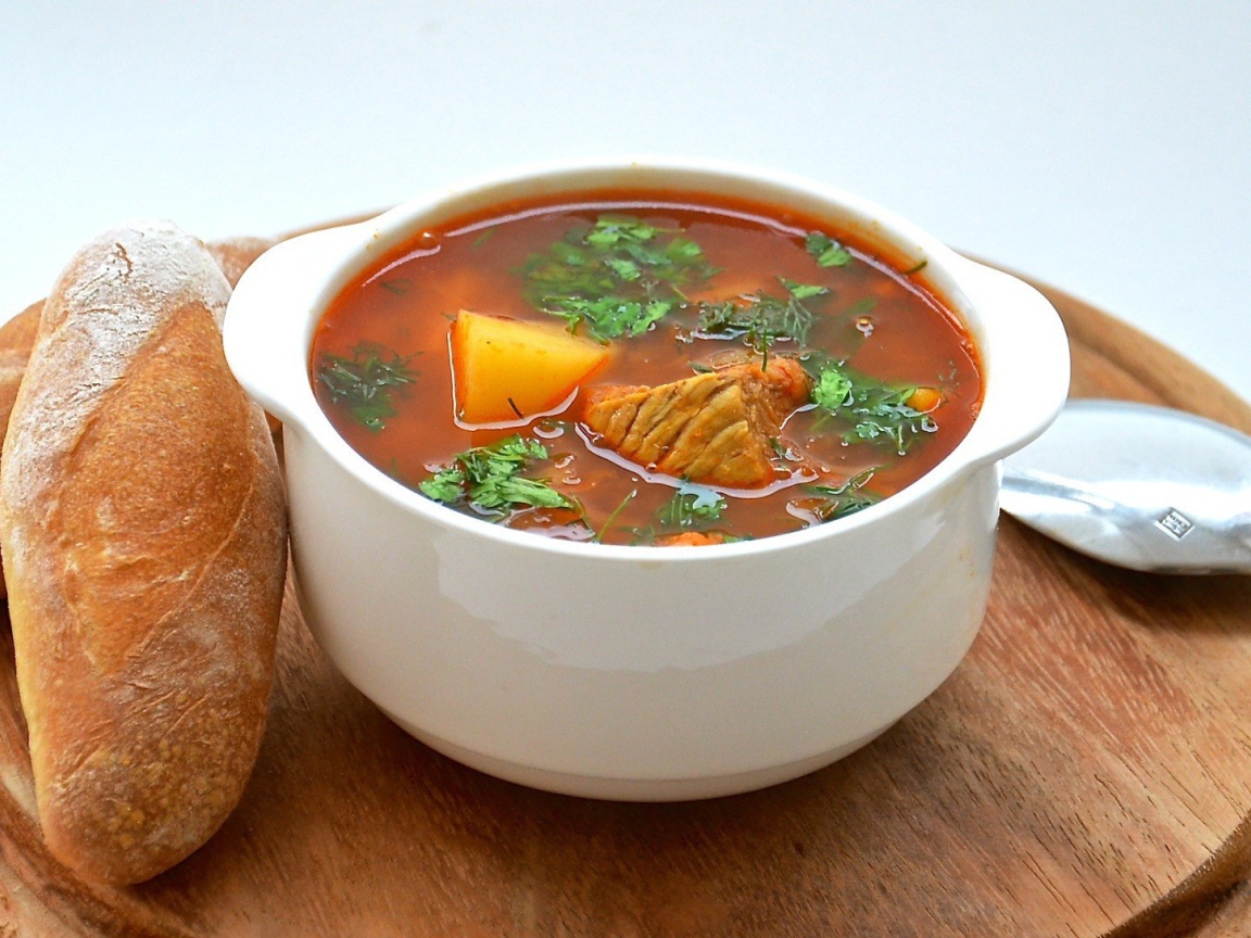 Мясной суп с булочками