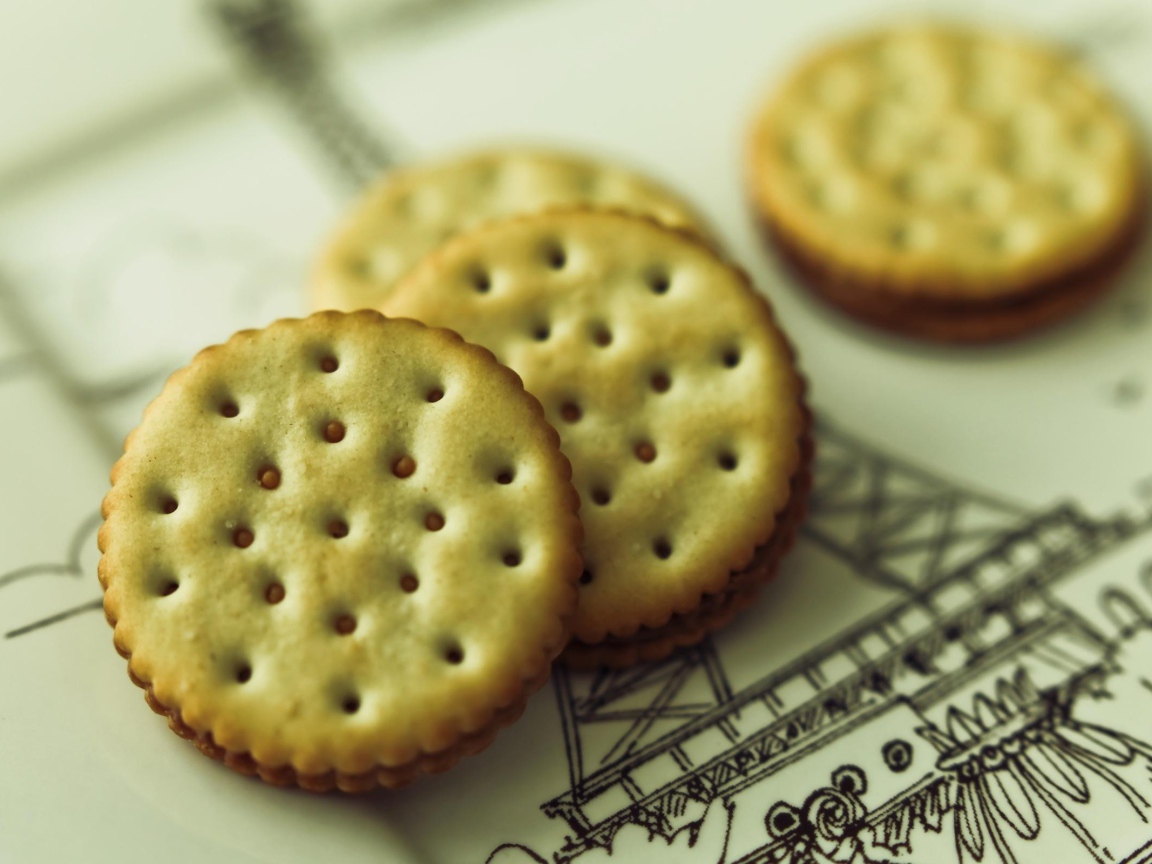 Несколько крекеров с начинкой