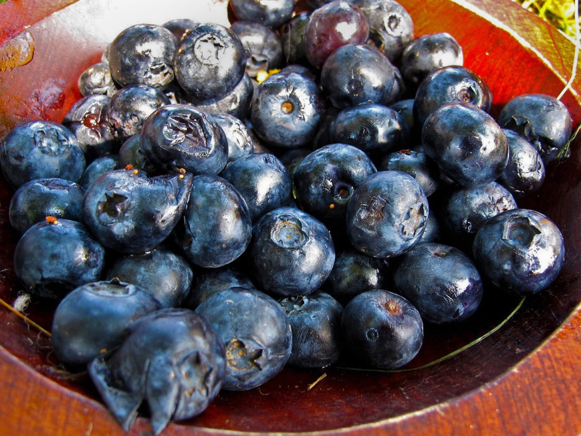 Черника на тарелке