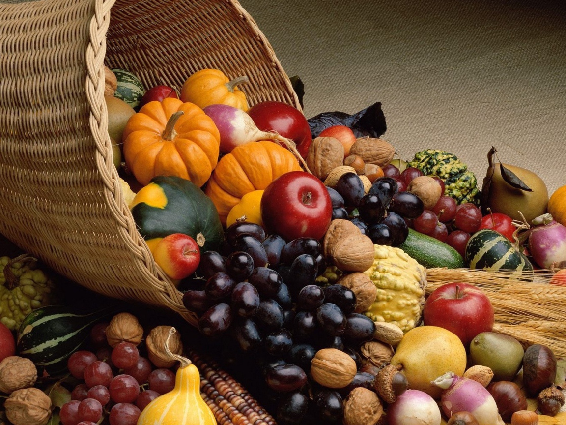 Фрукты и овощи в роге изобилия