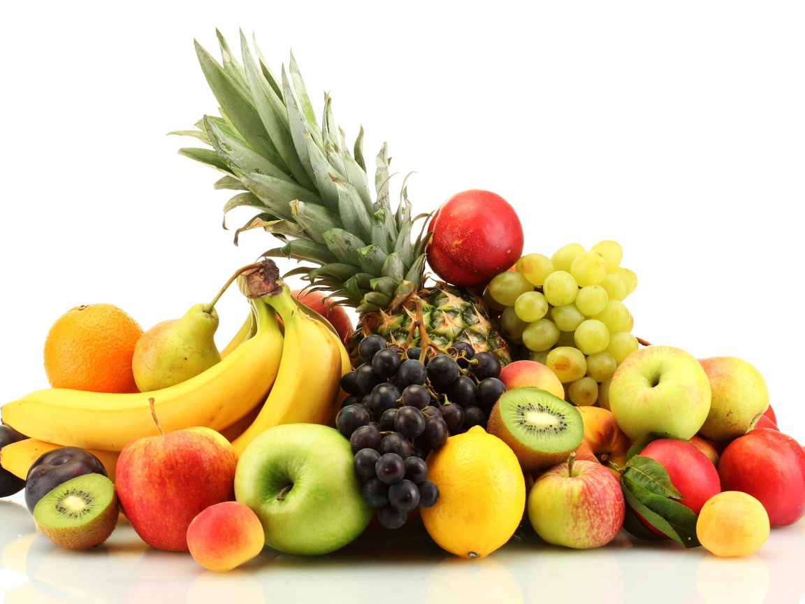 Ананас и фрукты