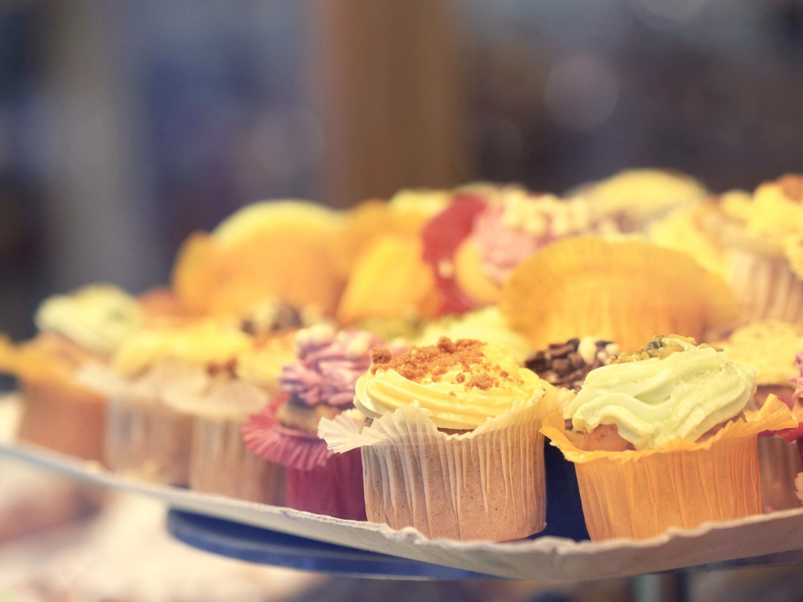 Небольшие круглые кексы с кремом