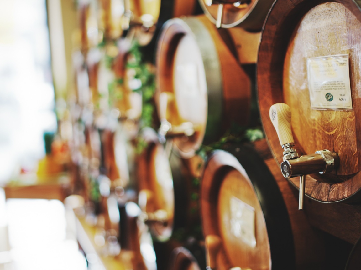 Бочки со старым вином