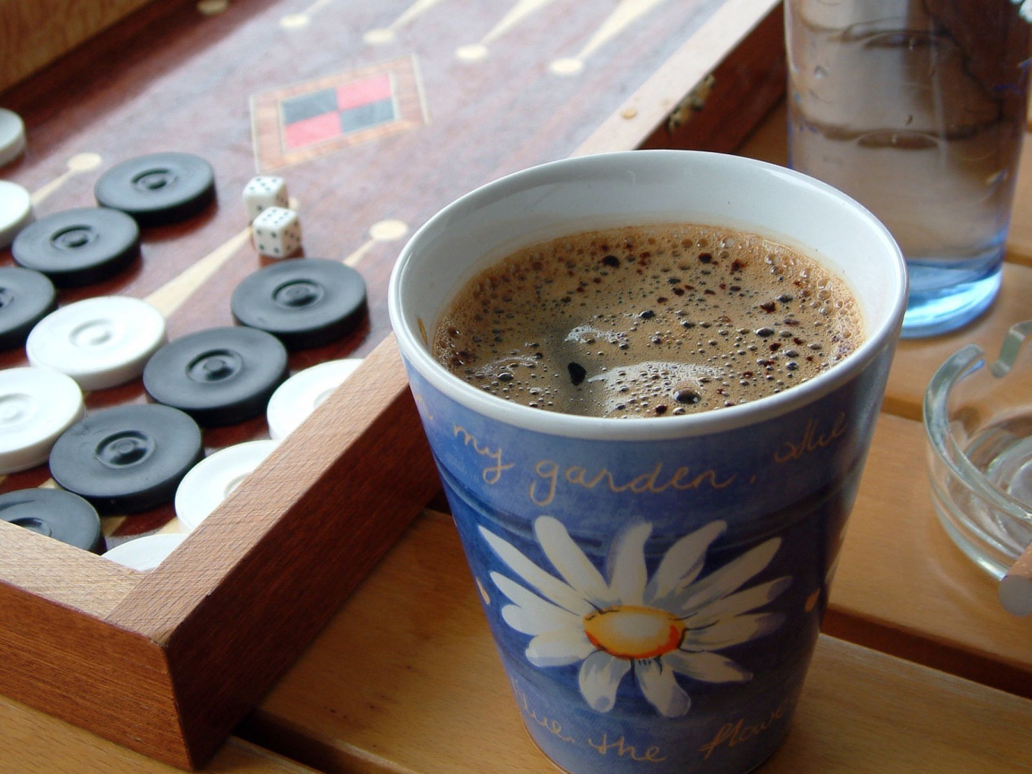 Кофе за игрой в нарды