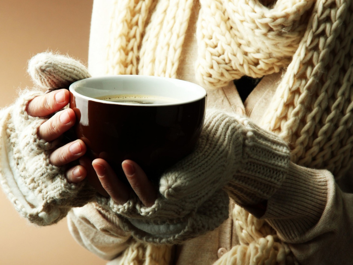 Чашка согревающего ароматного кофе