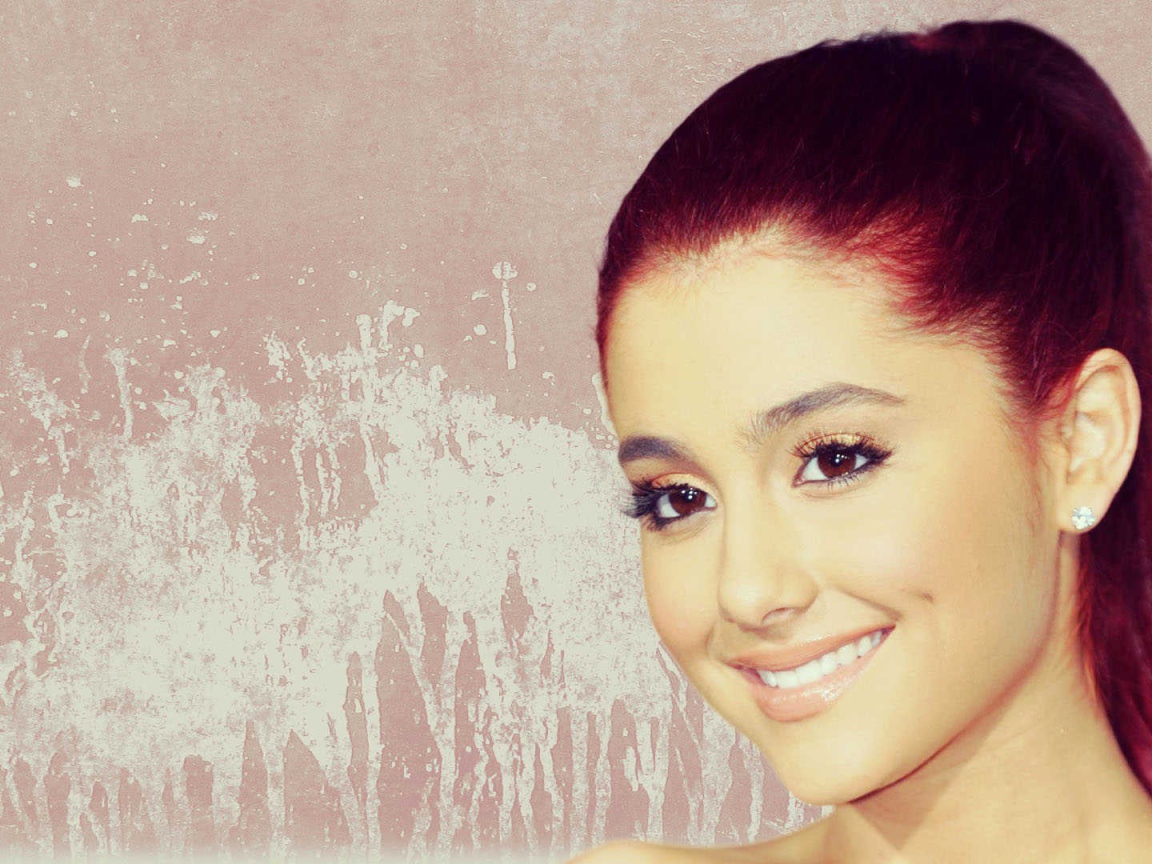 Красивая девушка Ариана Гранде