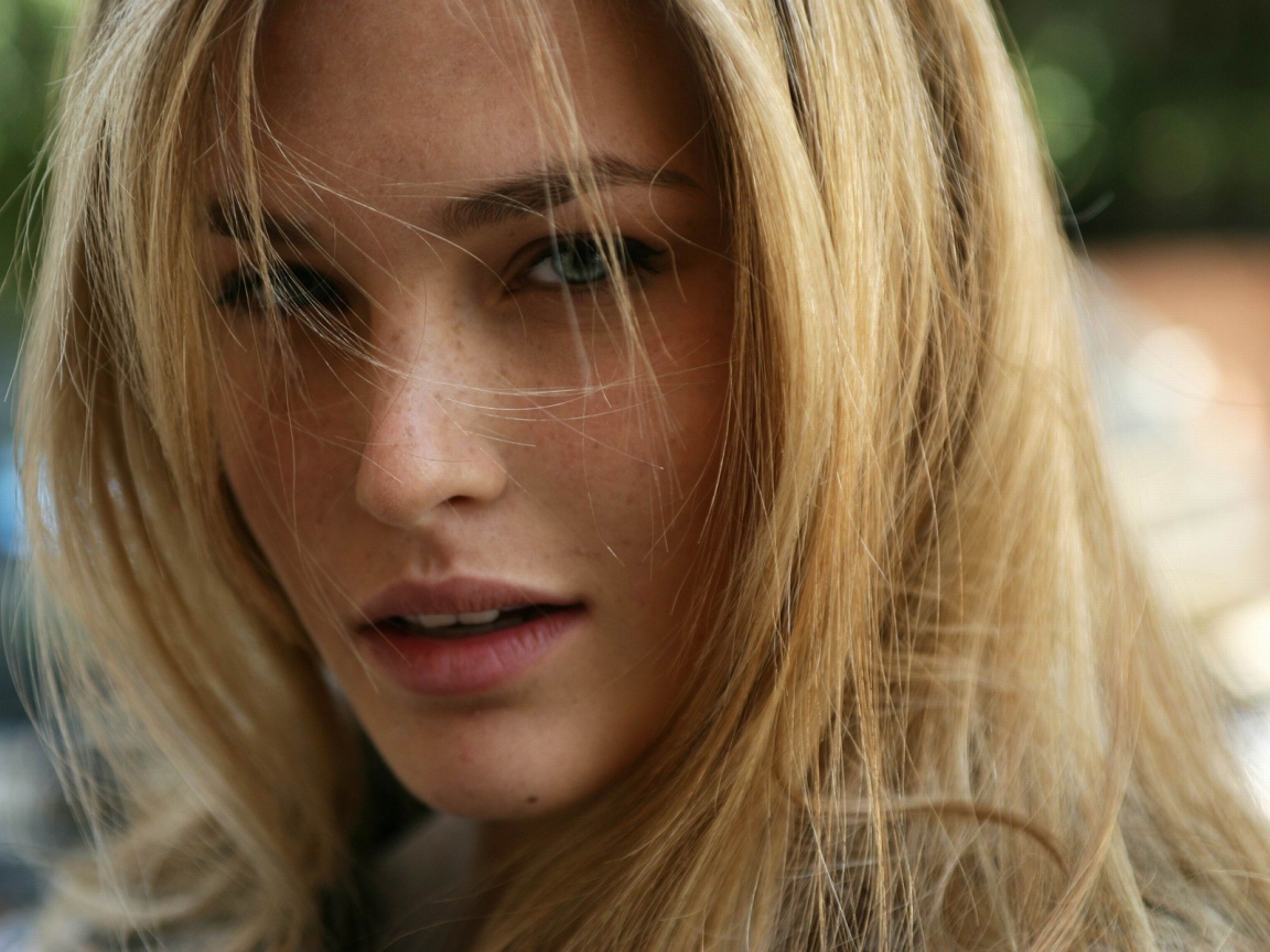 Модель блондинка Бар Рафаэли