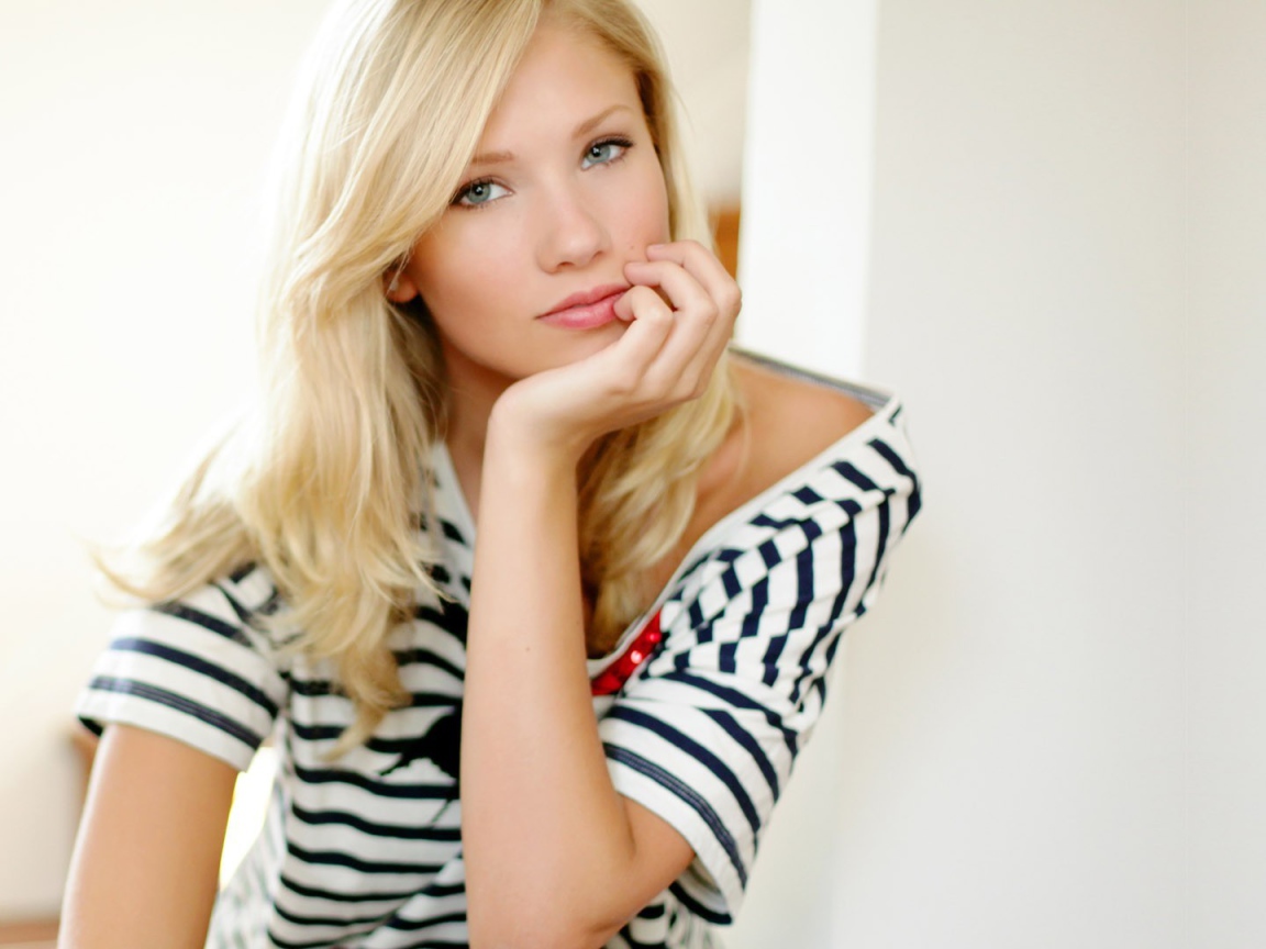 Модель блондинка Берит Баркланд