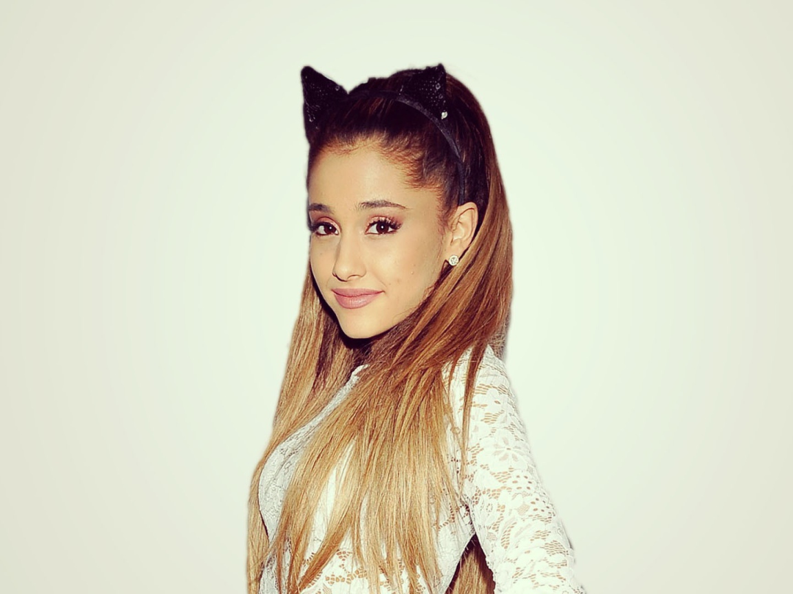 Длинные волосы у девушки Ариана Гранде