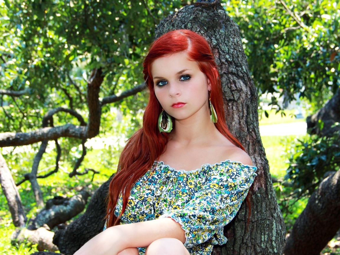 Рыжеволосая девушка Каролина Кейт